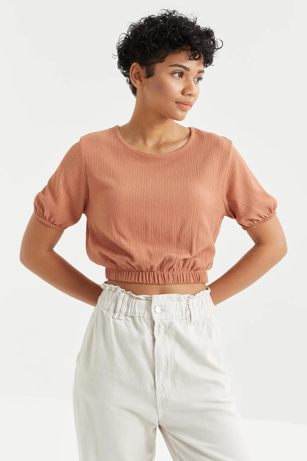 balon kol o yaka beli lastikli bürümcük kumaş kadin crop top t-shirt - 97221