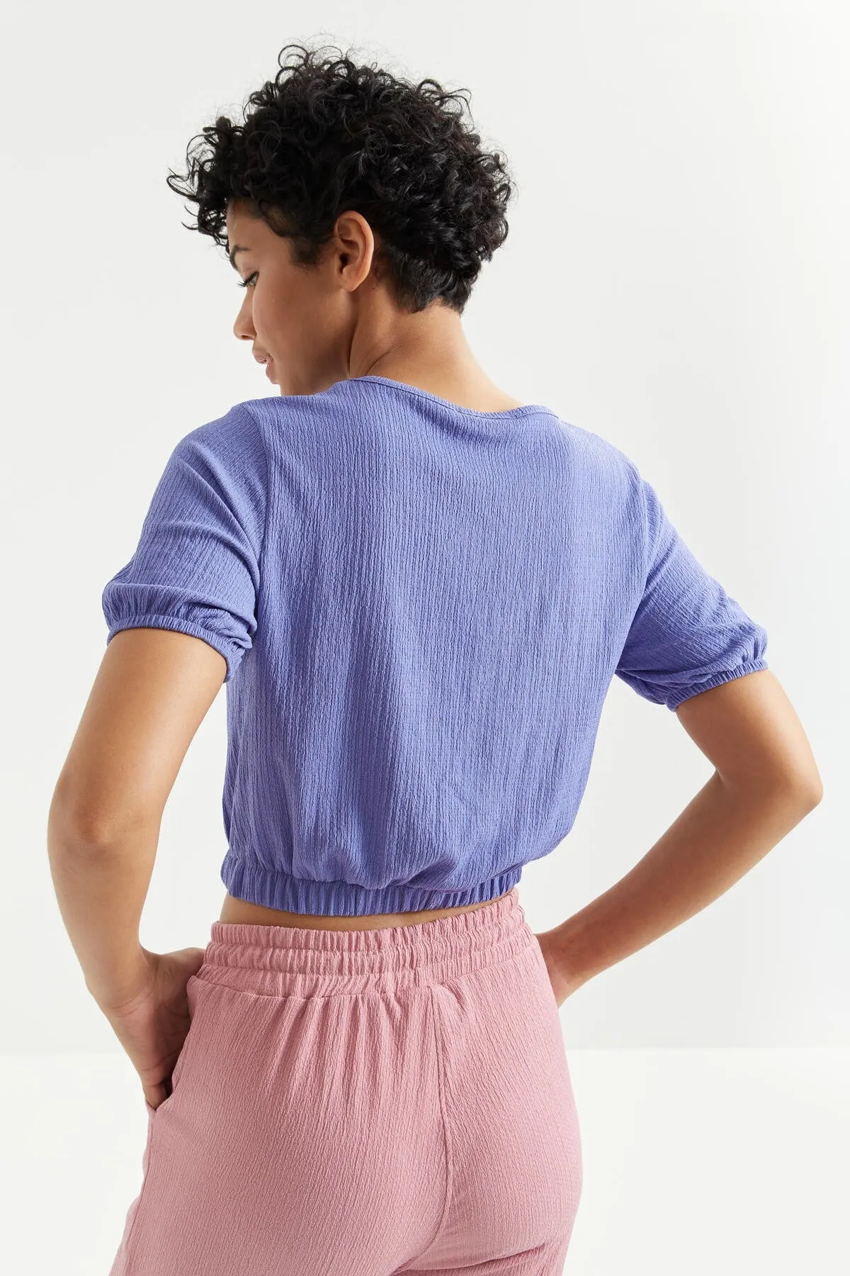 balon kol o yaka beli lastikli bürümcük kumaş kadin crop top t-shirt - 97221