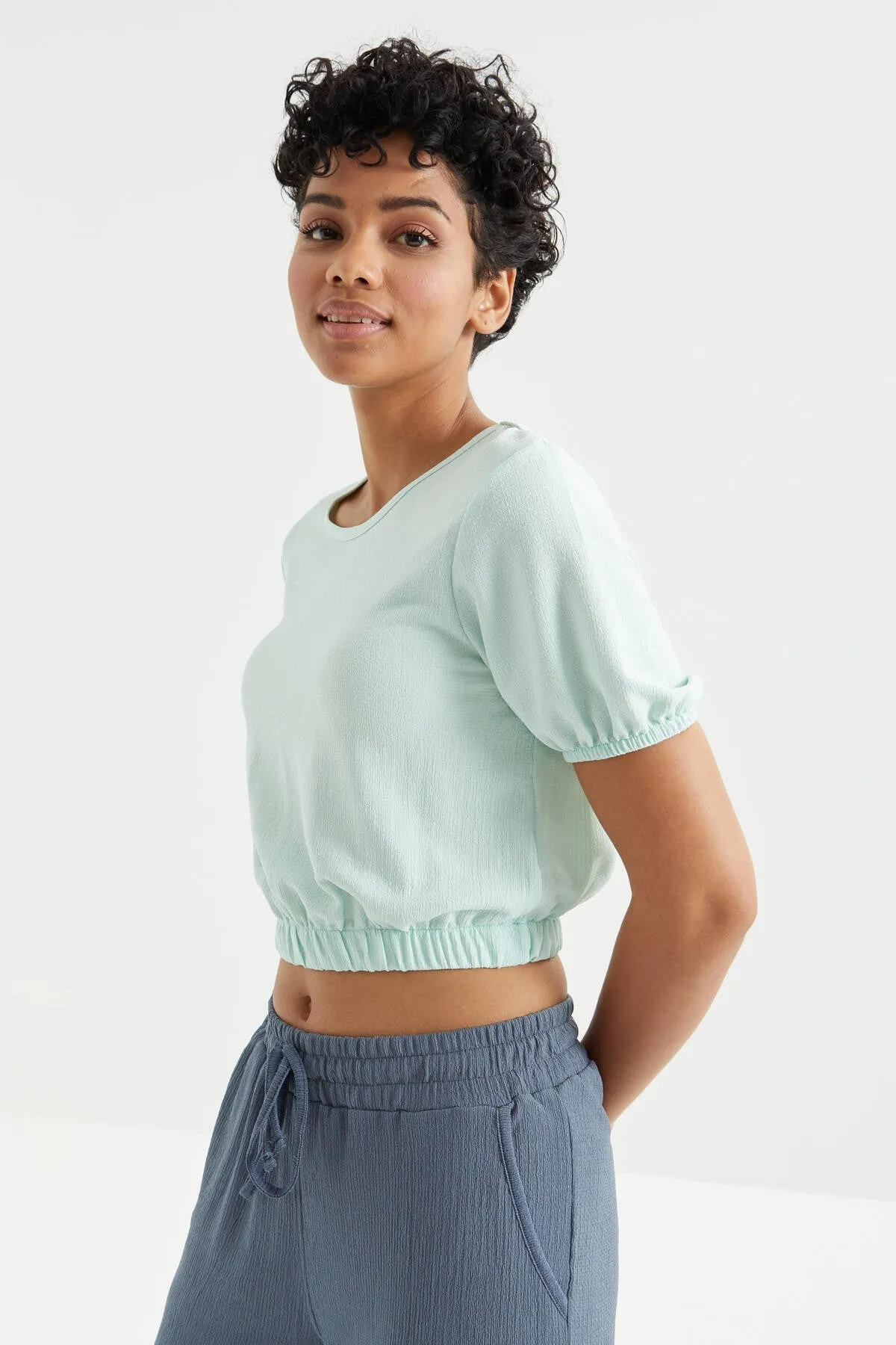 balon kol o yaka beli lastikli bürümcük kumaş kadin crop top t-shirt - 97221