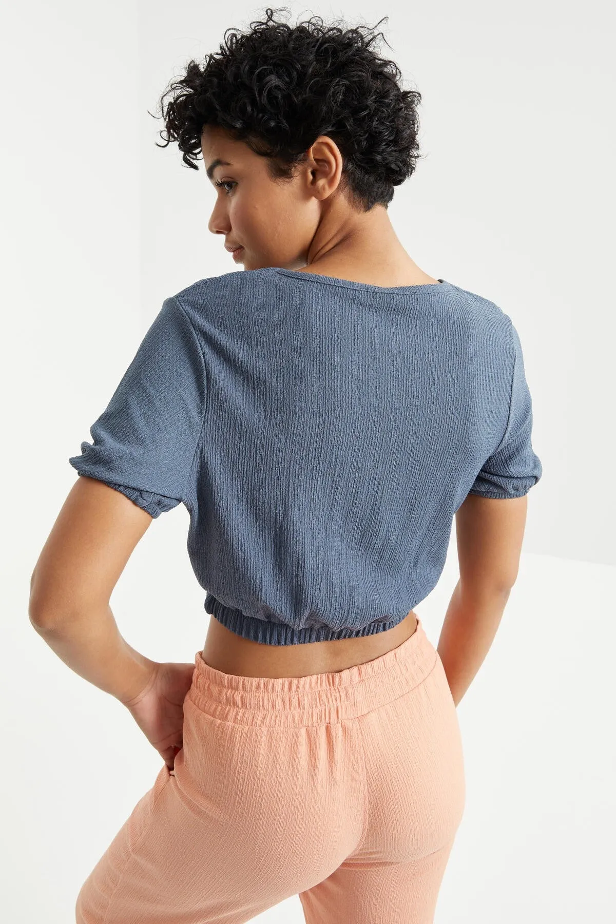 balon kol o yaka beli lastikli bürümcük kumaş kadin crop top t-shirt - 97221