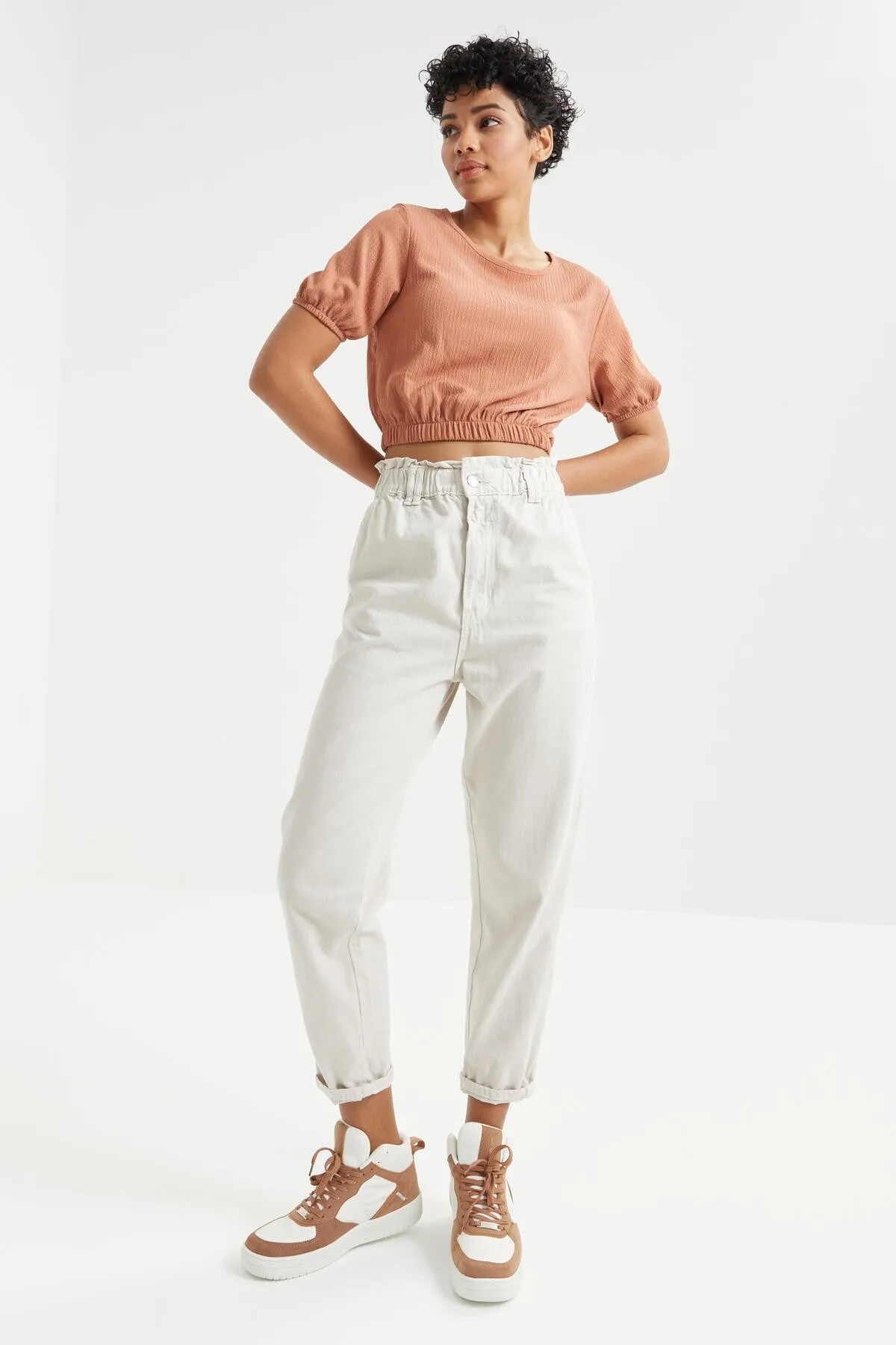 balon kol o yaka beli lastikli bürümcük kumaş kadin crop top t-shirt - 97221