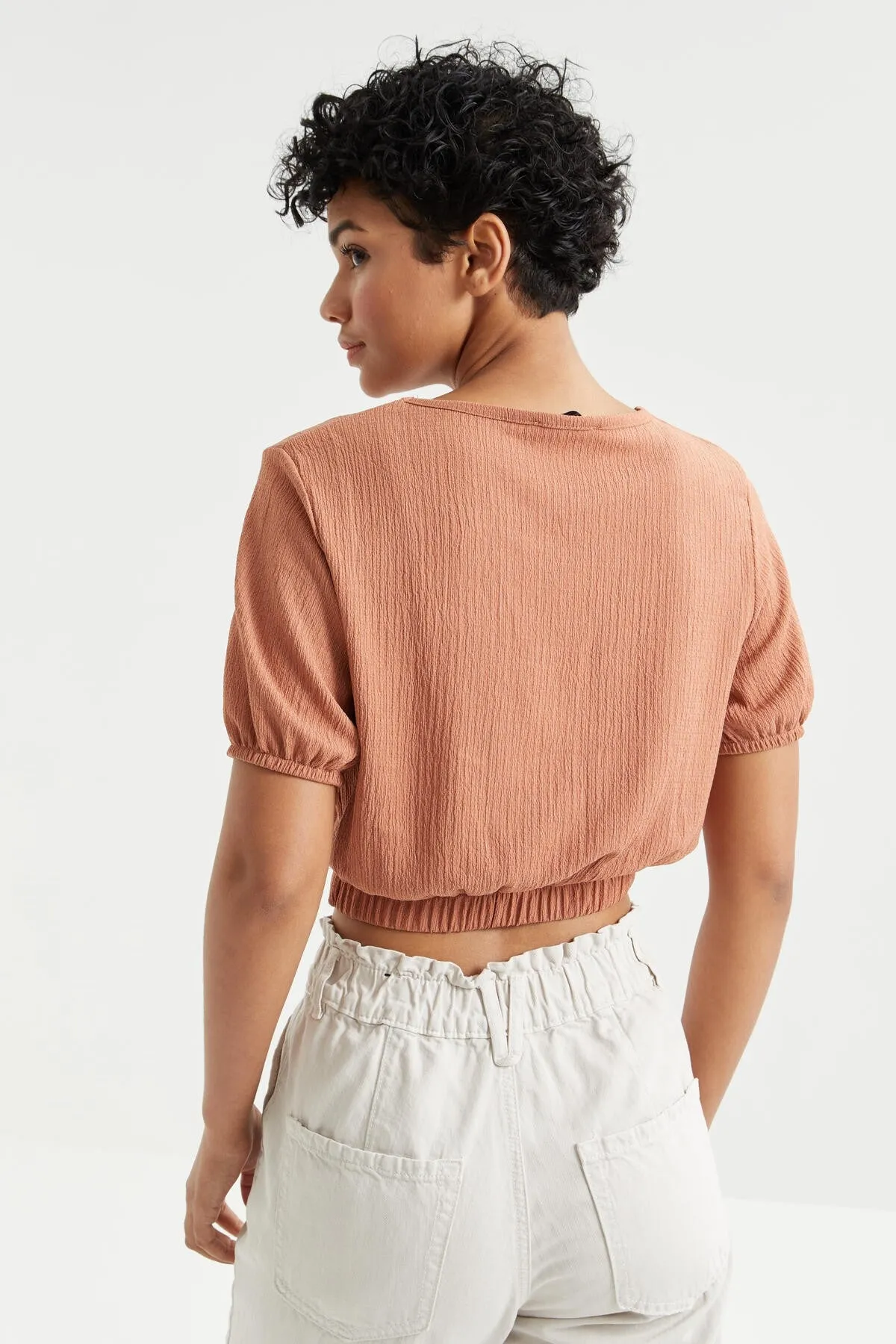 balon kol o yaka beli lastikli bürümcük kumaş kadin crop top t-shirt - 97221