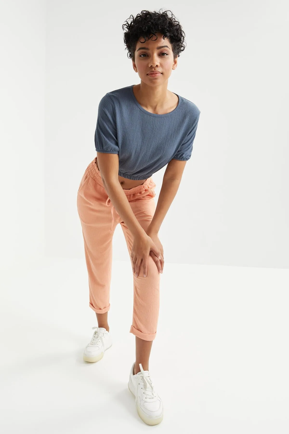 balon kol o yaka beli lastikli bürümcük kumaş kadin crop top t-shirt - 97221