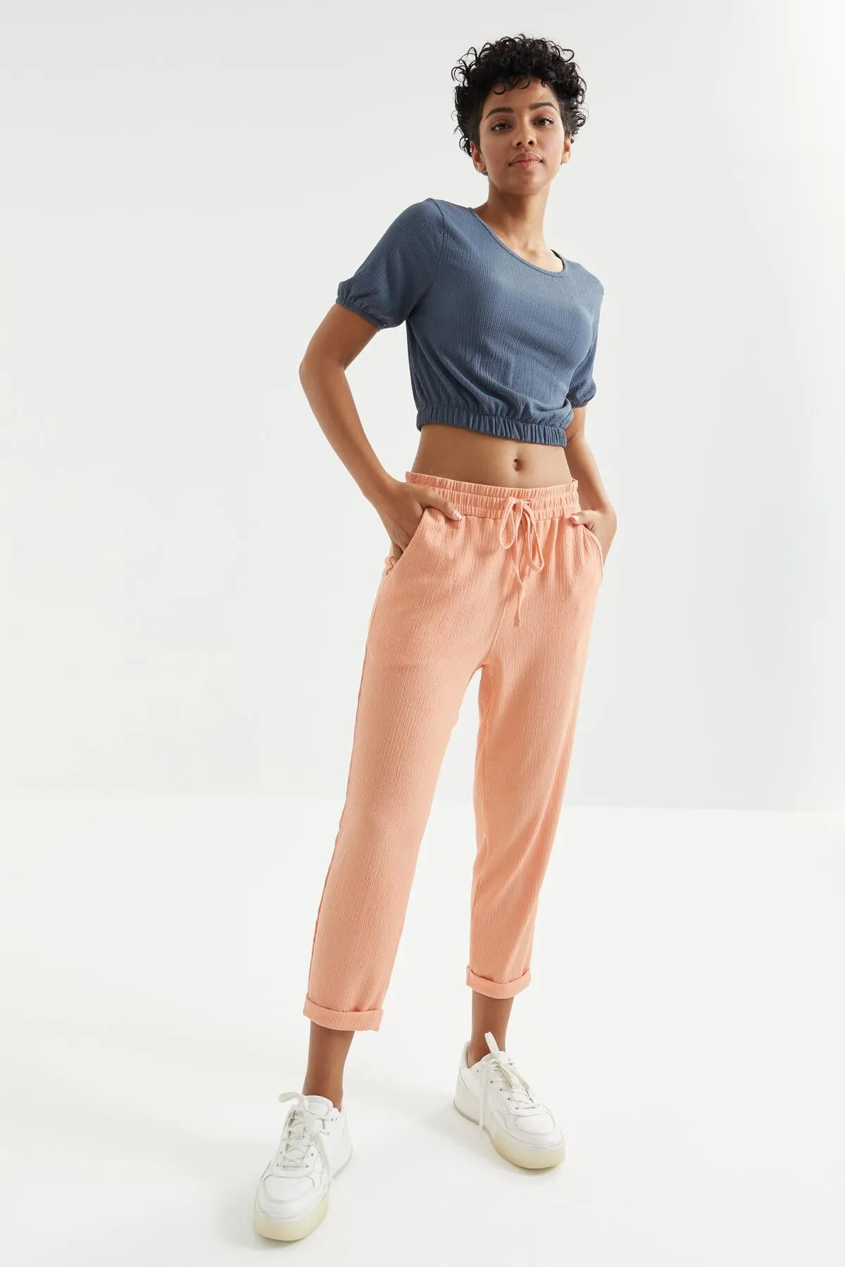 balon kol o yaka beli lastikli bürümcük kumaş kadin crop top t-shirt - 97221