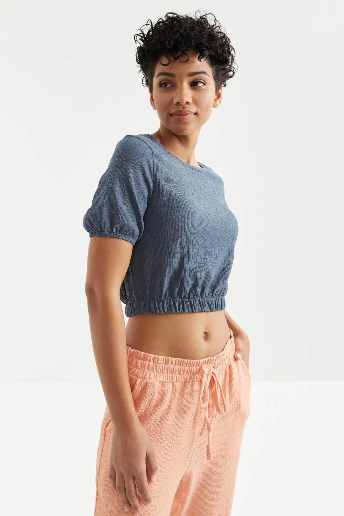 balon kol o yaka beli lastikli bürümcük kumaş kadin crop top t-shirt - 97221