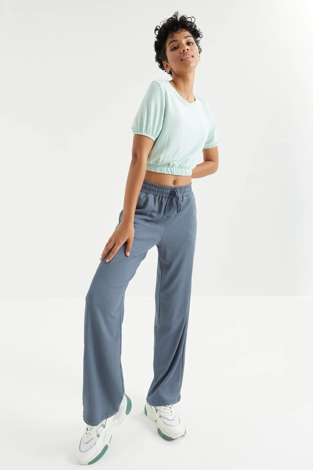 balon kol o yaka beli lastikli bürümcük kumaş kadin crop top t-shirt - 97221