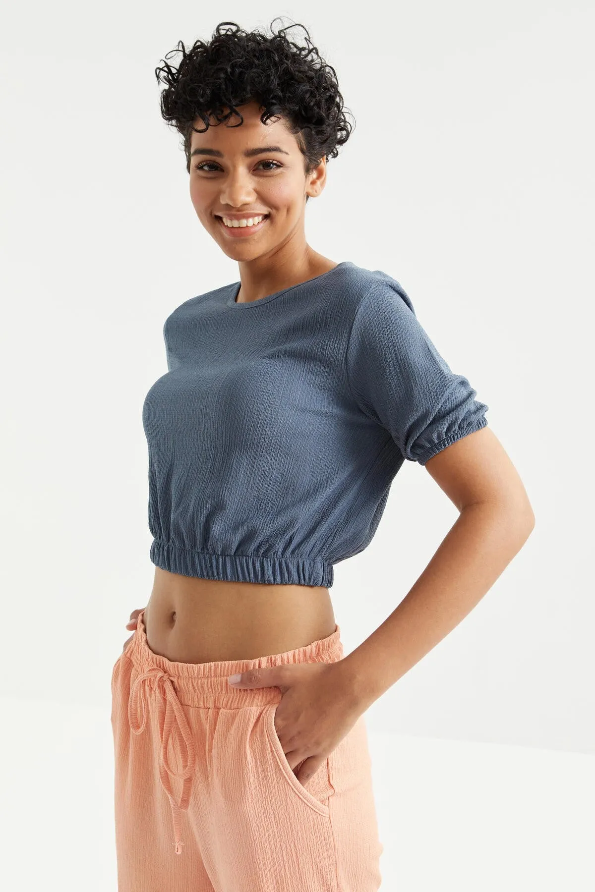 balon kol o yaka beli lastikli bürümcük kumaş kadin crop top t-shirt - 97221